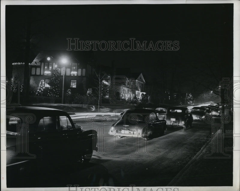 Load image into Gallery viewer, 1952 Press Photo Imaginative Christmas Decorations

