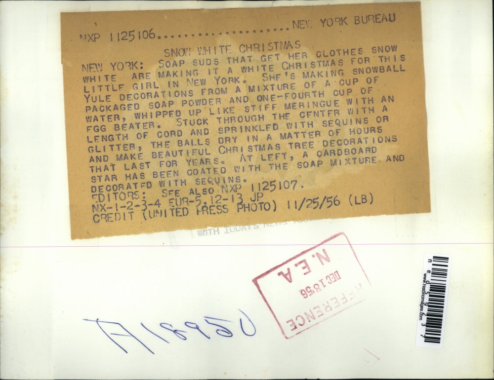 1956 Press Photo Little girl making snowball yule decoration from soap powder