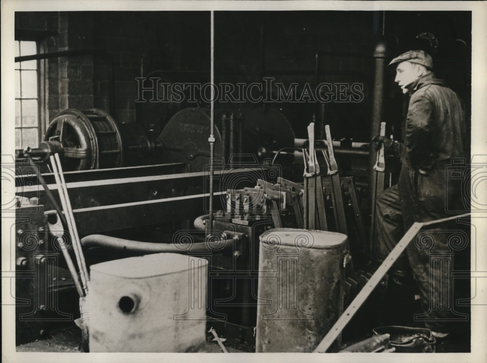 1937 Press Photo Reducing Scrap Steel, "Brain," which operates "Big Benny,"