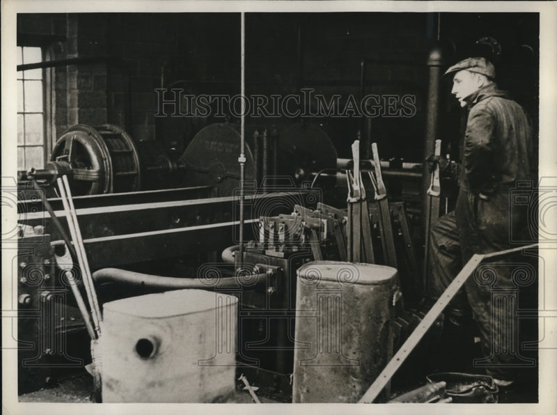 Load image into Gallery viewer, 1937 Press Photo Reducing Scrap Steel, "Brain," which operates "Big Benny,"
