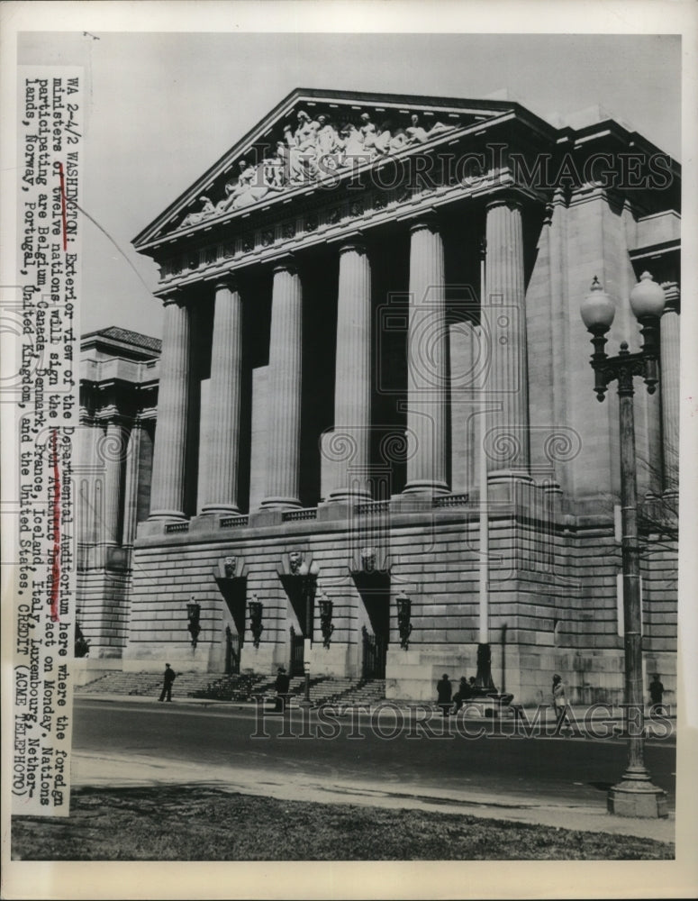 1949 Press Photo Exterior view of the Departmental Auditorium in Washington D.C.