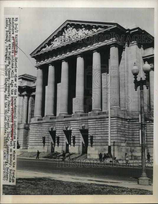 1949 Press Photo Exterior view of the Departmental Auditorium in Washington D.C.