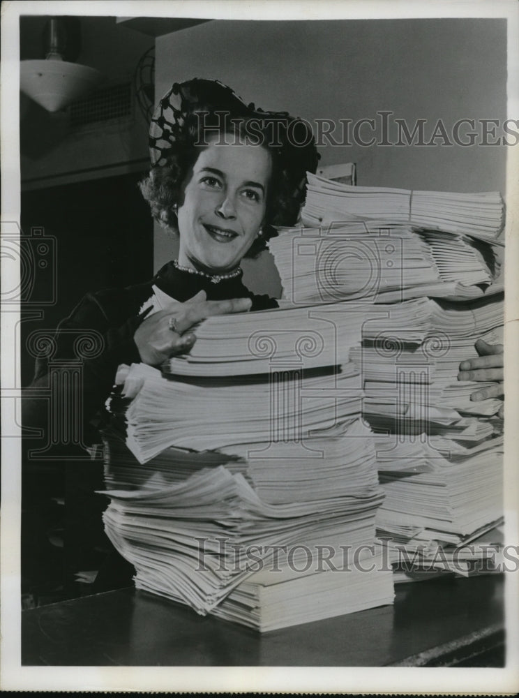 Load image into Gallery viewer, 1951 Press Photo Helen Gregory, story editor of ABC's Modern Romances
