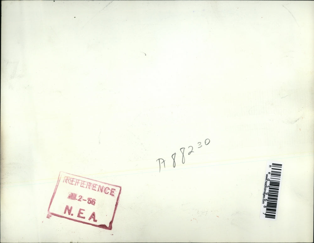 1956 Press Photo Finalist of the Queen of Diamonds Contest stare at the crown