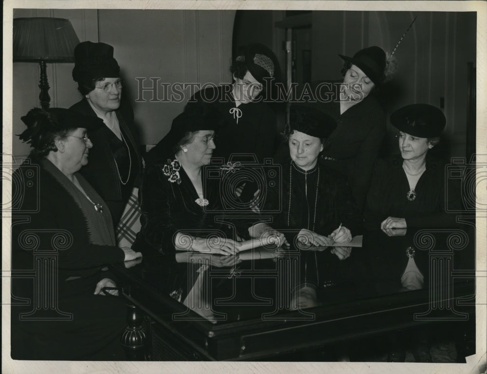 1939 Press Photo Mrs. Mary Laughlin, Mrs.Mary Duffy, Lillian Westropp