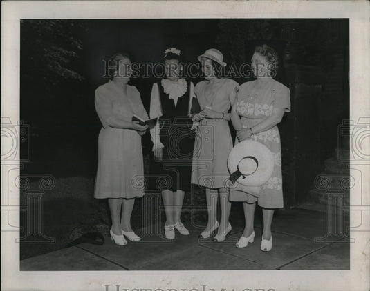 1945 Press Photo Miss Clara Westropp, Miss Burke and Judge William Westropp