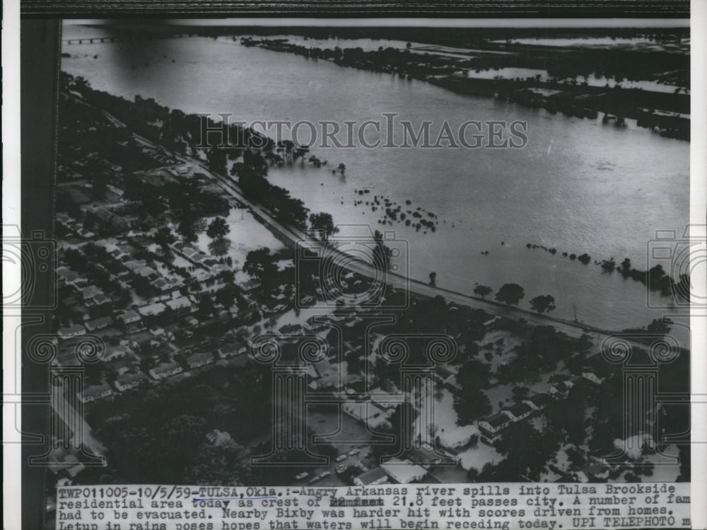 1959 Press Photo Arkansas river spills into Tulsa Brookside residential area
