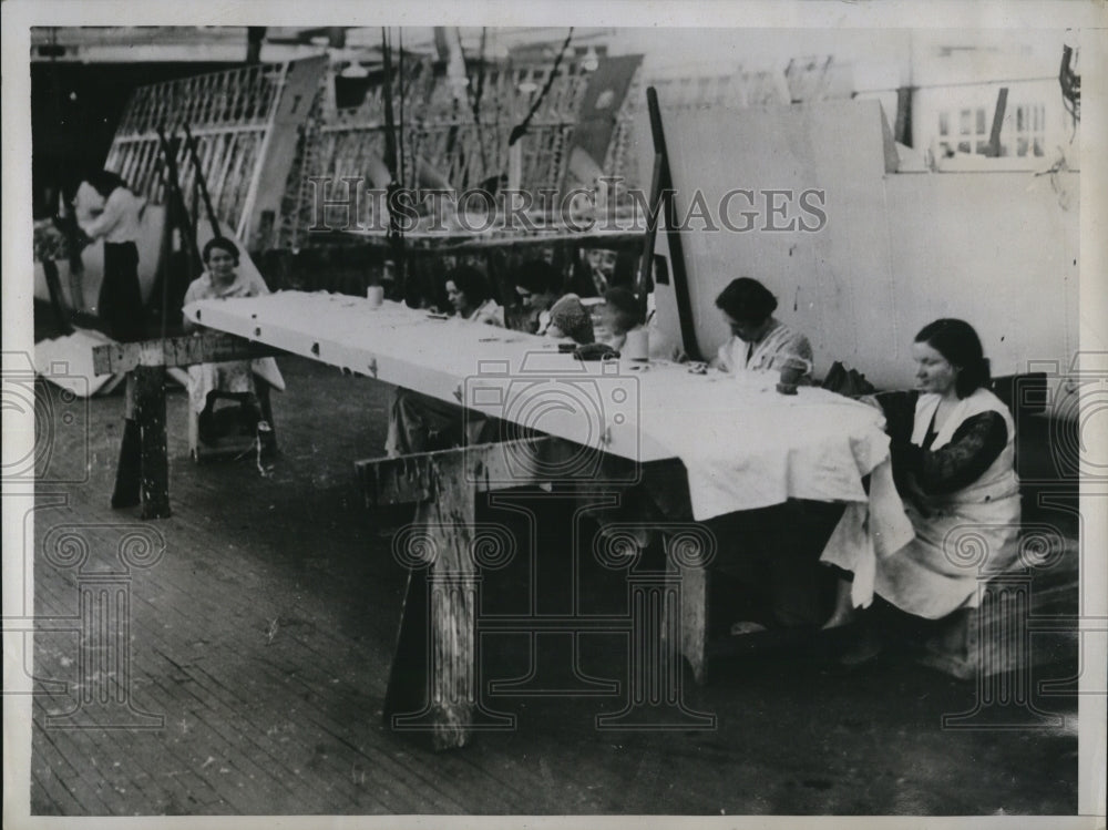 1934 Press Photo Girls in the Naval Aircraft Factory Philadelphia, Pa