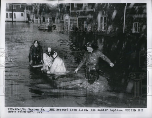 1956 Press Photo Warren Firemen to the Rescue- Historic Images