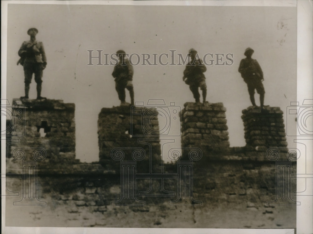 1937 Press Photo Like frozen images, Japanese soldiers stand guard on the
