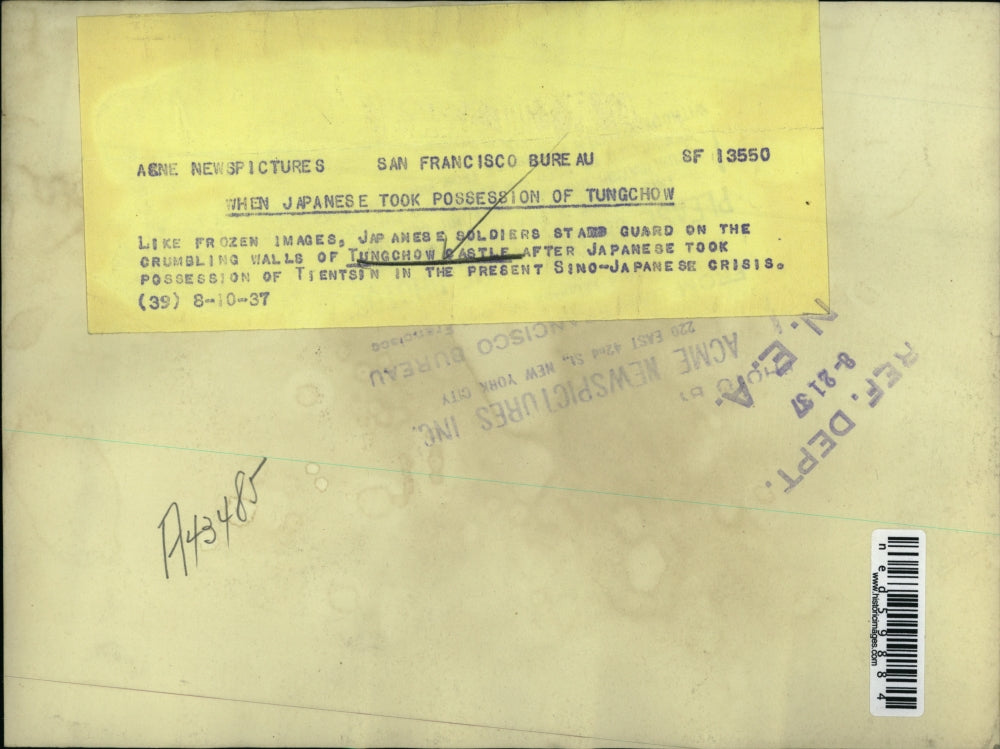 1937 Press Photo Like frozen images, Japanese soldiers stand guard on the