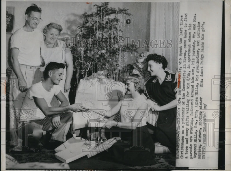 Load image into Gallery viewer, 1953 Press Photo Sgt. Raymond Hills, who spent the last three Christmases as a
