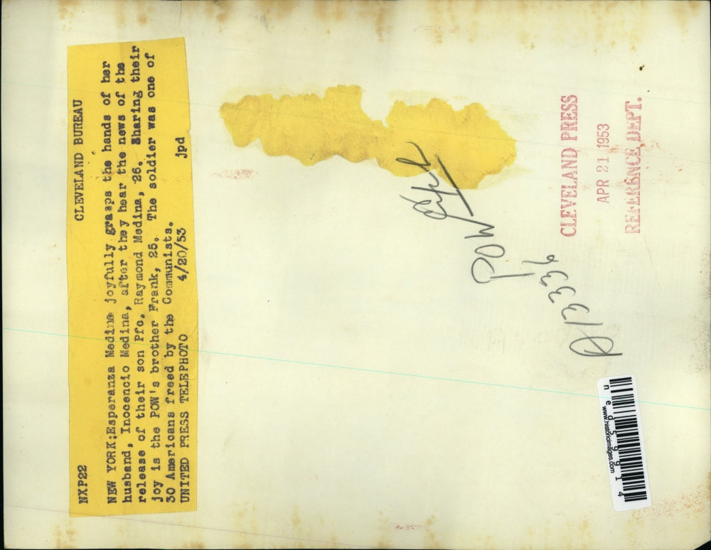 1953 Press Photo New York Esperanza Medina joyfully grasps hands of her husband