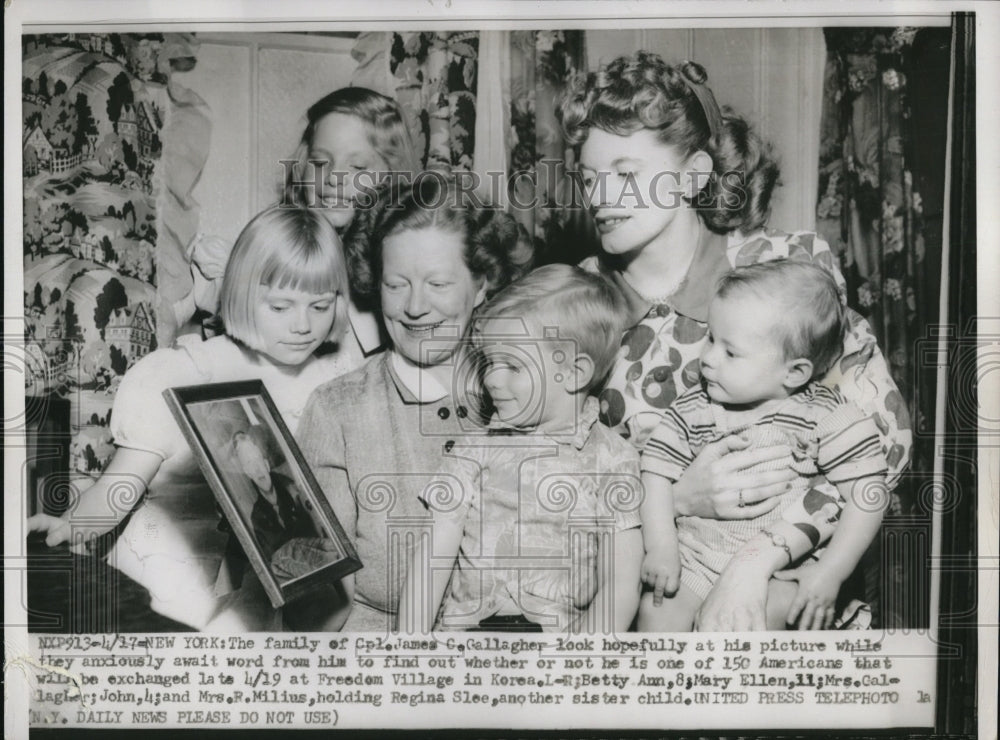 1953 Press Photo Family of Korean War Cpl. James C. Gallagher Look at Picture
