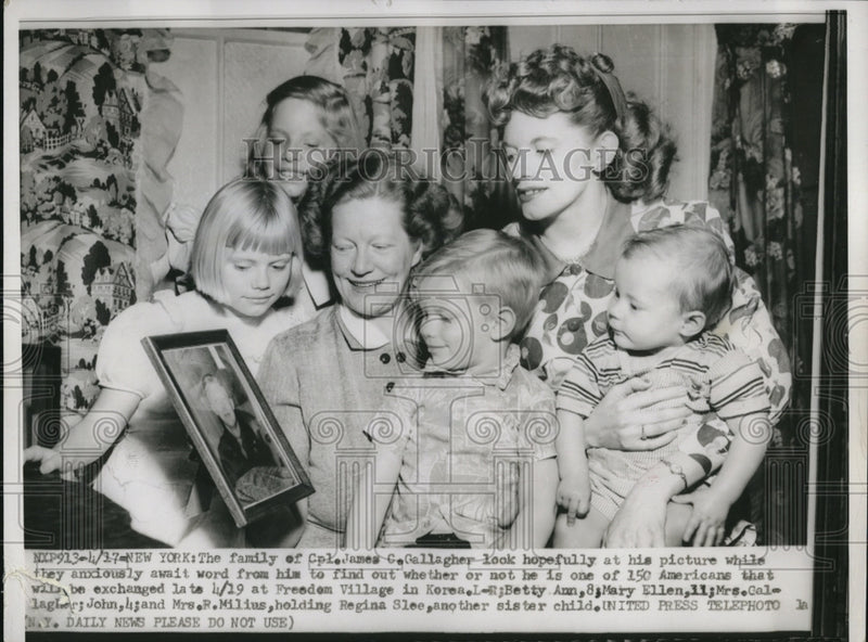 Load image into Gallery viewer, 1953 Press Photo Family of Korean War Cpl. James C. Gallagher Look at Picture
