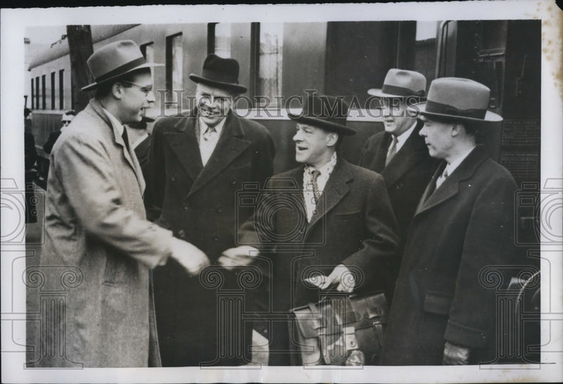 Load image into Gallery viewer, 1950 Press Photo The Order if The Razzberry.
