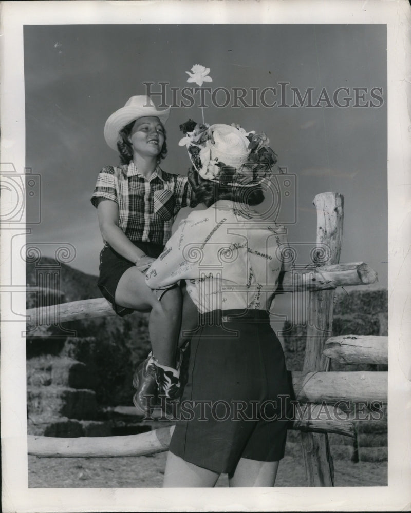 Load image into Gallery viewer, 1950 Press Photo Easter Bonnets Western Style at Phoenix Arizona Resort
