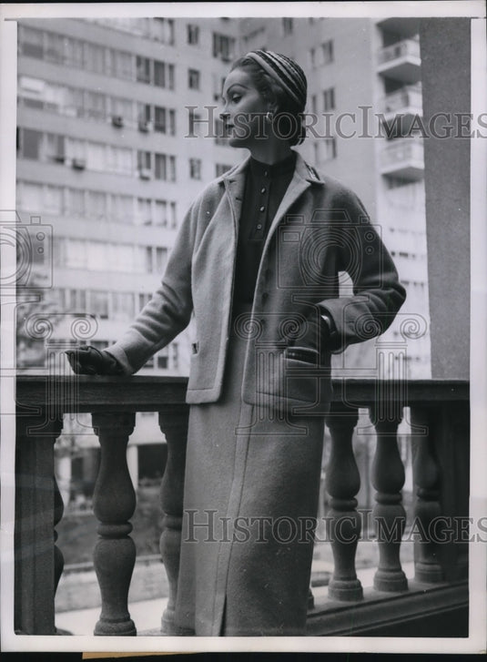 1953 Press Photo Model wearing a camel hair suit