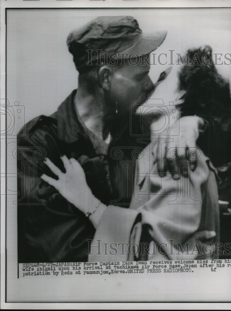 1953 Press Photo A Welcome Kiss