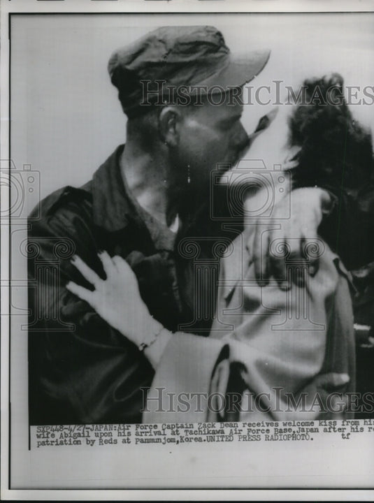1953 Press Photo A Welcome Kiss