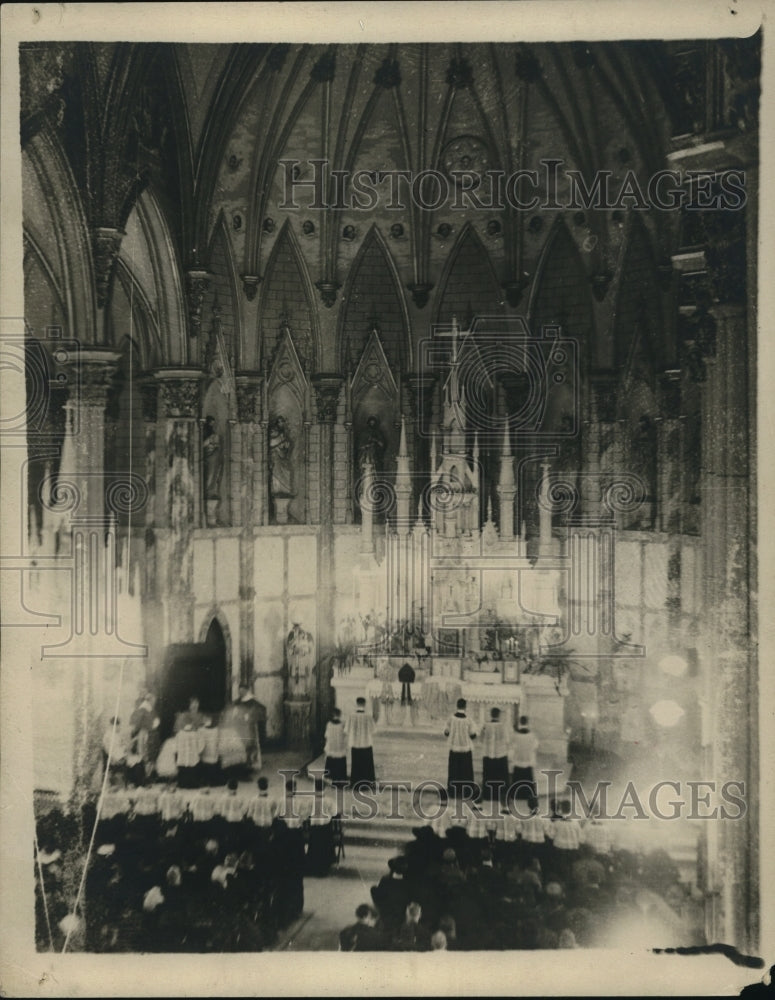 1921 Press Photo Flash Light Off