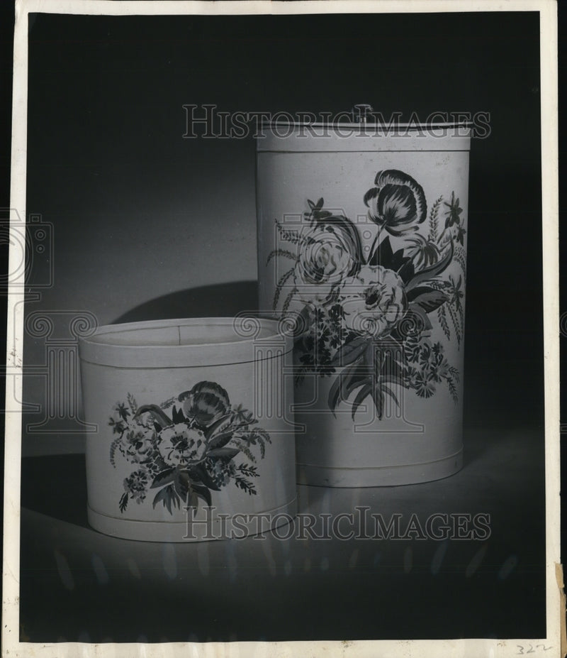 Load image into Gallery viewer, 1946 Press Photo Hamper and Wastebasket with a Floral Design
