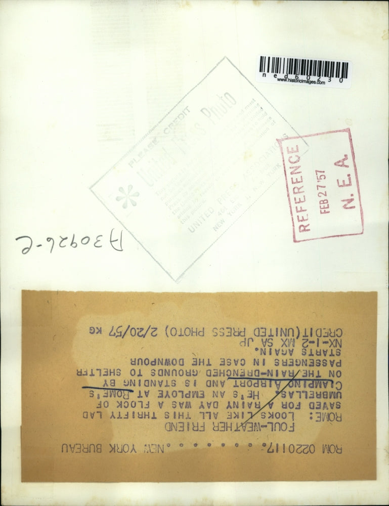 1957 Press Photo Rome Italy Ciamping Airport & worker with umbrellas