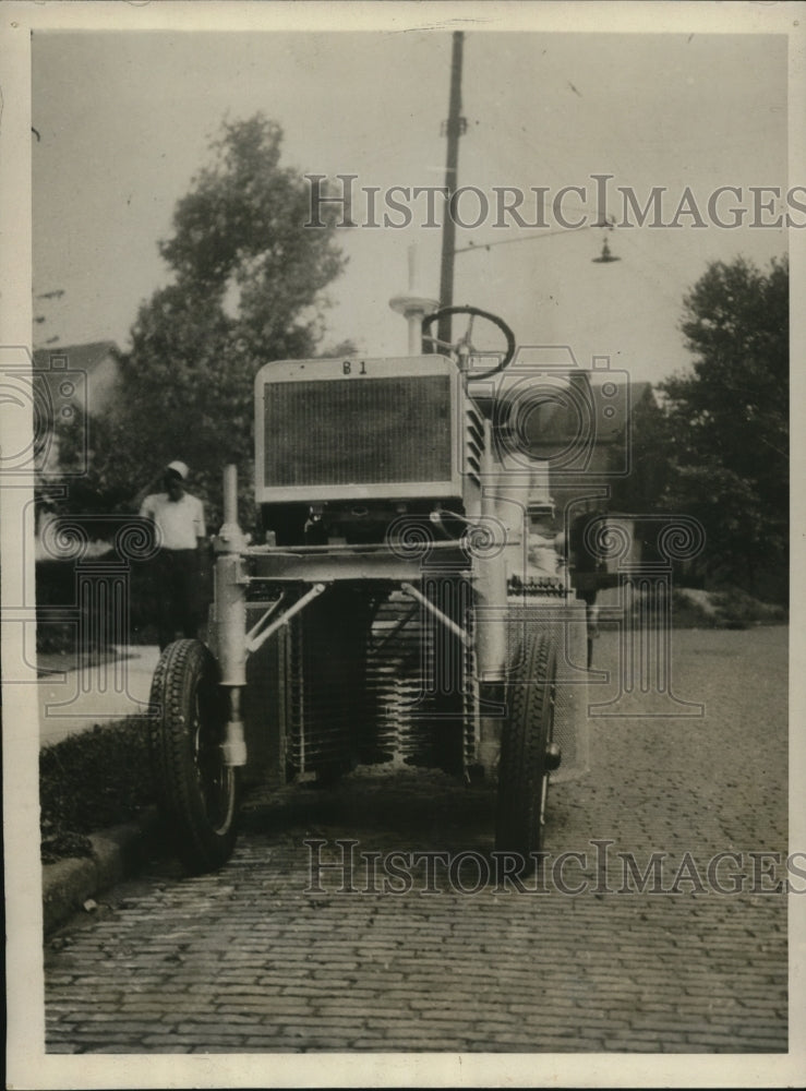 1931 Press Photo Cotton picking machine invention of Albert Hanauer in Miss