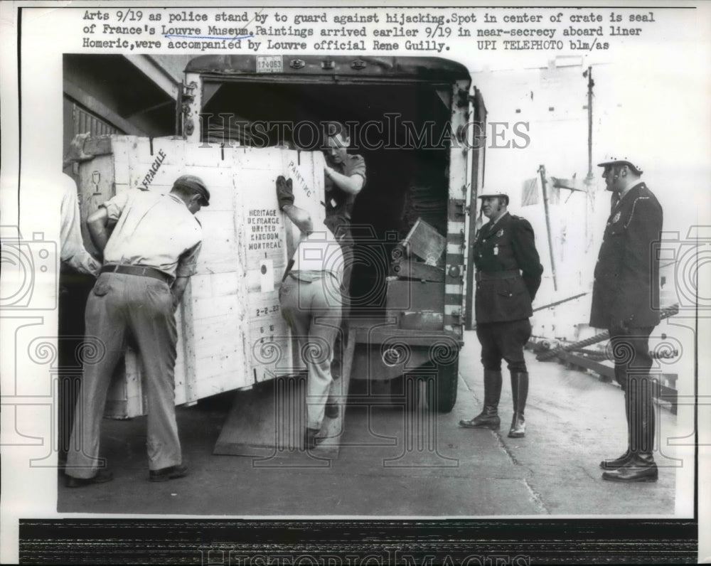 1961 Press Photo Paintings arriving France's Louvre Museum