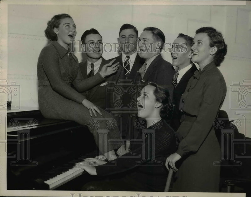 Load image into Gallery viewer, 1935 Press Photo 4-H Club M McLaughlin, JA Riffle, F Abel,H Cobb, C Jordan Jr
