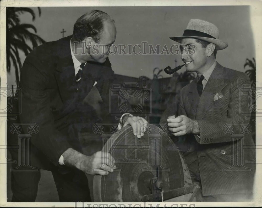 1939 Press Photo LA Calif JM Elizalde of Philippines & James Roosevelt