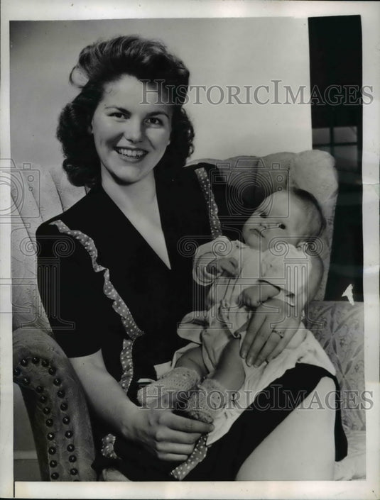 1944 Press Photo Mrs James H McClure Wins Yank Down Under Sweetheart Contest