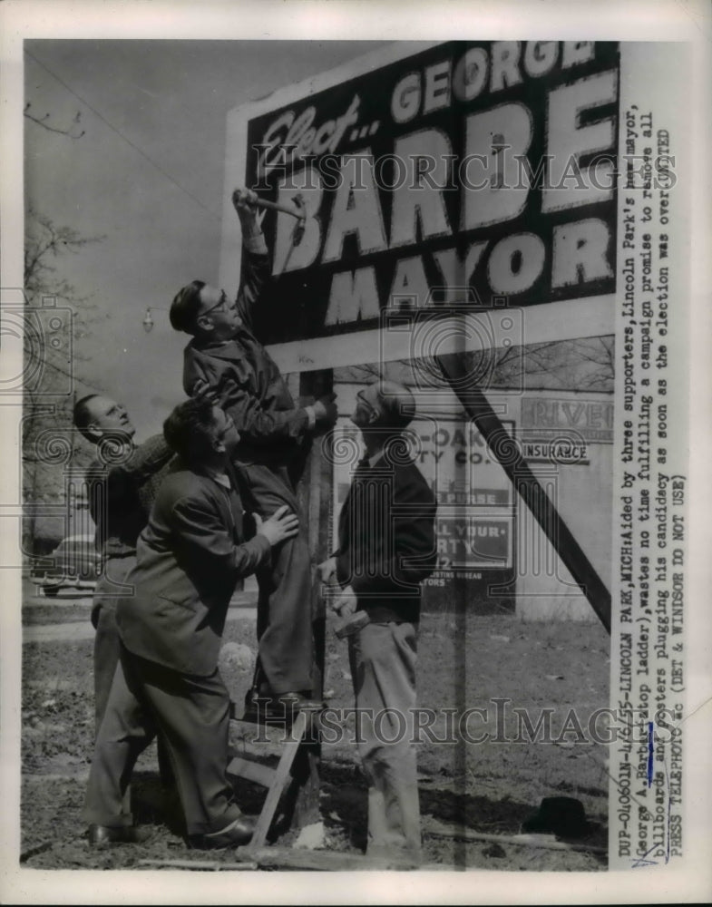 1955 Press Photo Lincoln Park Mich.Mayor George Barber removing billboards