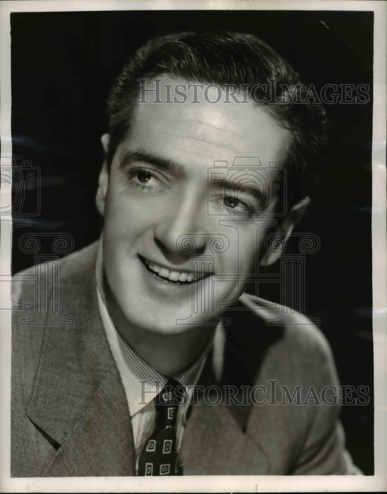 Load image into Gallery viewer, 1949 Press Photo Howard K Smith on CBS World Affairs Report
