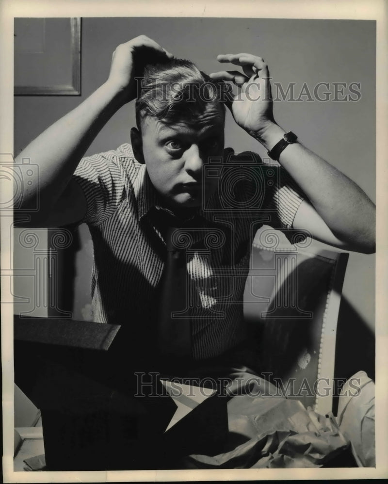 Load image into Gallery viewer, 1948 Press Photo Don Hoster in his New Hairdo
