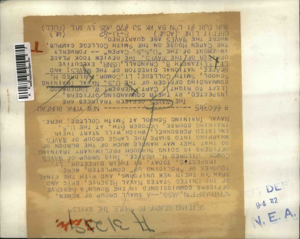 1942 Press Photo Capt Herbert Underwood, Lt Cmdr M McAfee & WAVES in Mass