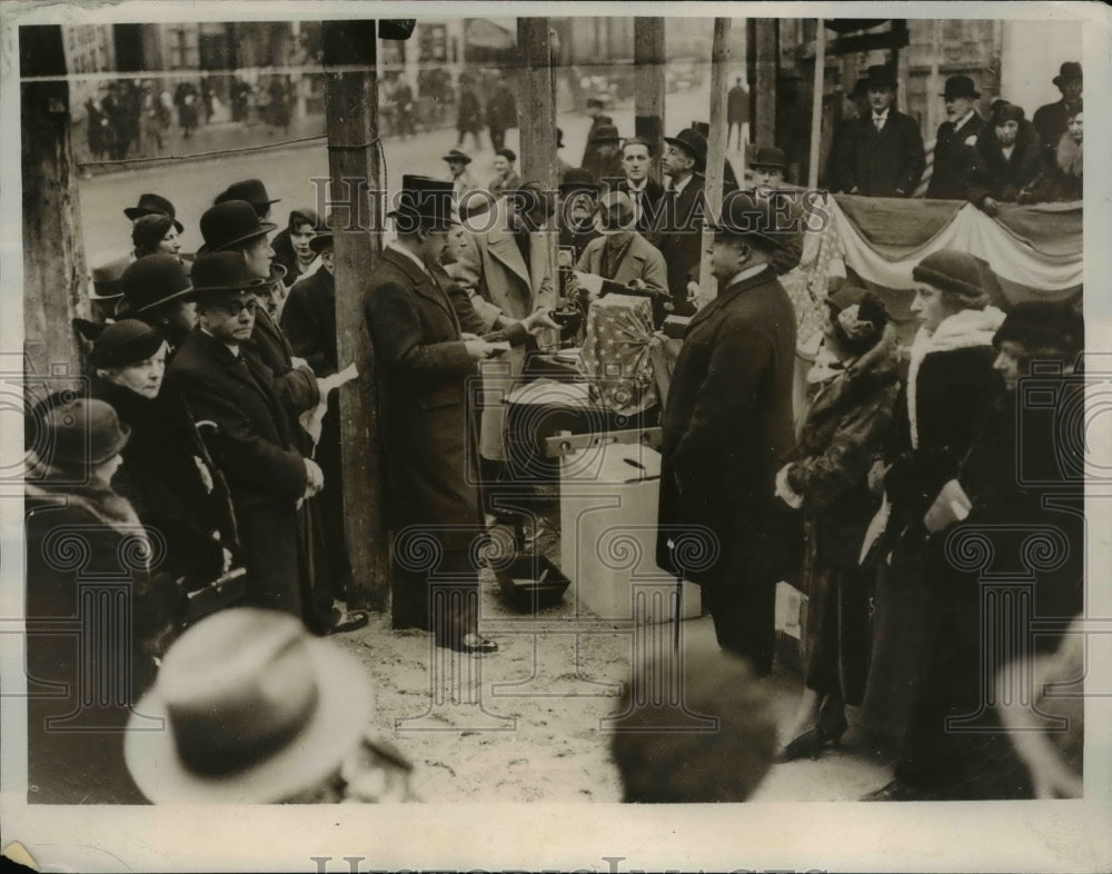 1932 Press Photo Dupont Memours foundation in Paris during ceremony T Marriner