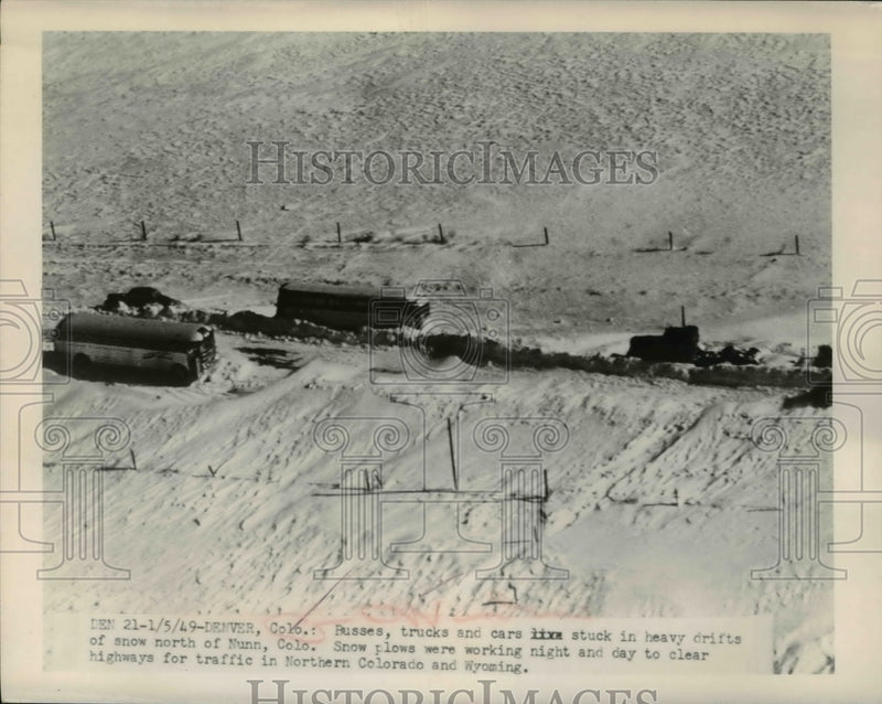 Load image into Gallery viewer, 1949 Press Photo The vehicles trapped in the middle of snow in Nunn
