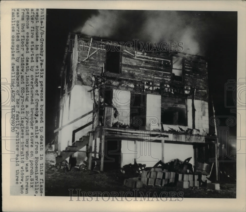 1949 Press Photo Fatal Fire Burning Cromby Village House, Pennsylvania