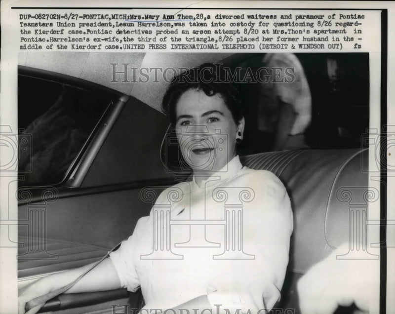 Load image into Gallery viewer, 1958 Press Photo Mary Ann Thon, Leaun Harrelson Mistress, Kierdorf Case Suspect
