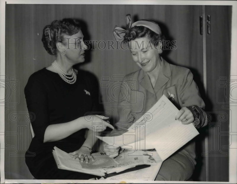 Load image into Gallery viewer, 1959 Press Photo Clare B. Williams, Mrs. C. Wayland Brooks, Republican Committee
