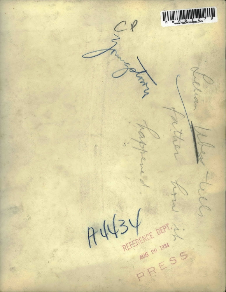 1934 Press Photo Lillian Uber tells father how it happened