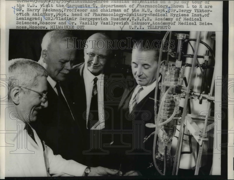 Load image into Gallery viewer, 1959 Press Photo Russian Scientist on a tour in the US visit Marquette U
