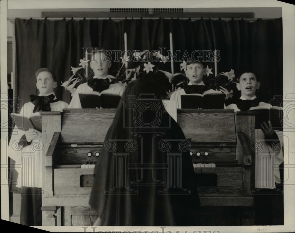 1942 Press Photo Choir during Easter in Parmadale, Cleveland