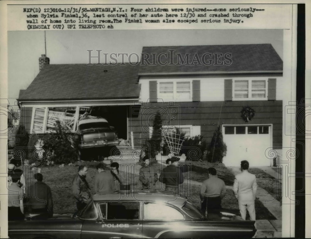 1958 Press Photo Four children injured when Sylvia Finkel lost control of auto
