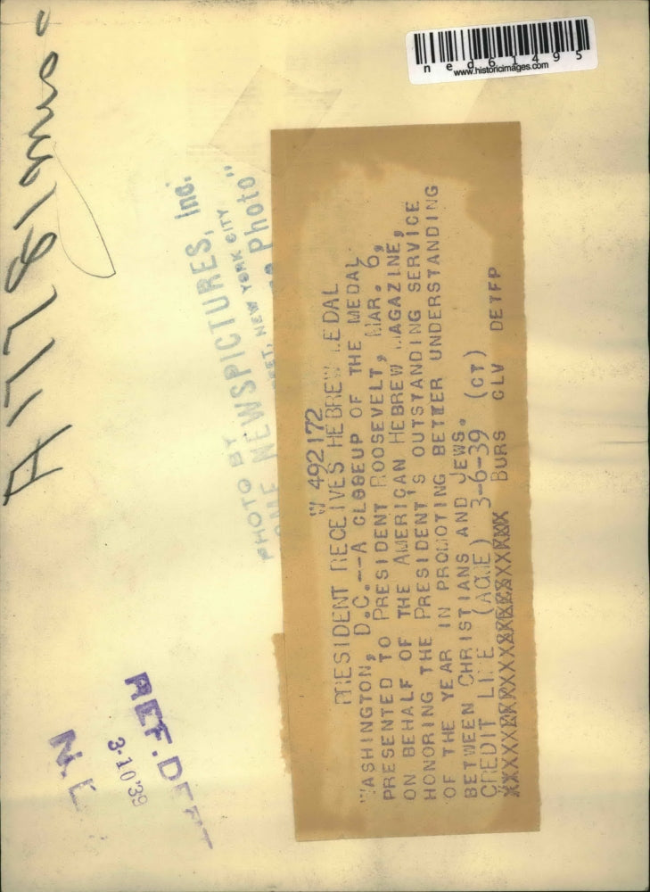 1939 Press Photo Closeup of medal presented to President Roosevelt