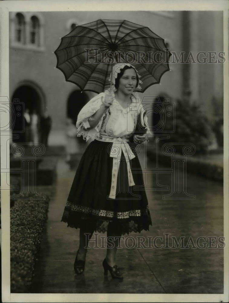 1931 Press Photo Marianna V. Pollak enrolled in school of merchandising