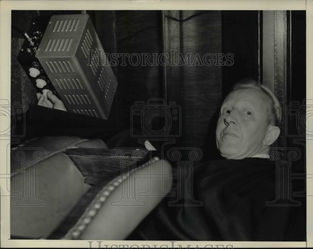 1954 Press Photo Judge Edward Blythin controlling sound system