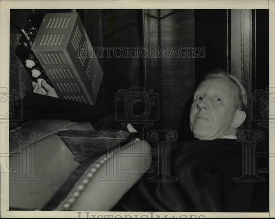 1954 Press Photo Judge Edward Blythin controlling sound system