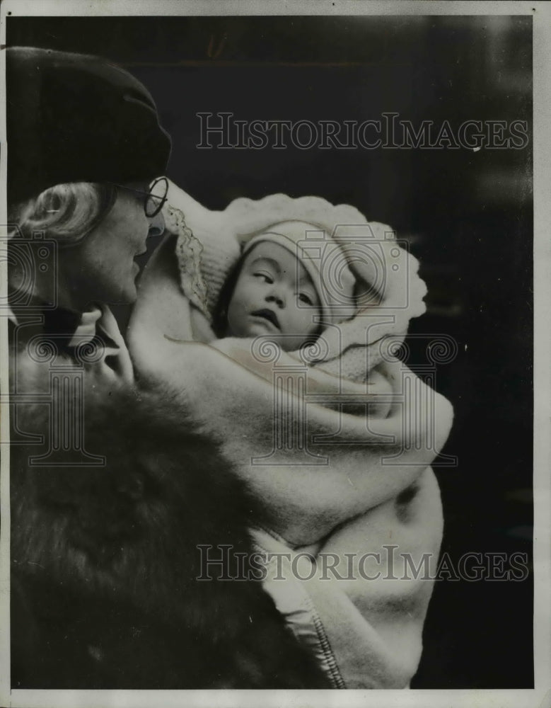 1934 Press Photo Sue Trammel recovering after Operation due to serious condition